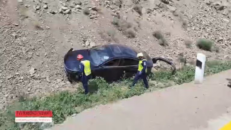 Қамчиқда ҳайдовчи ҳушини йўқотди, автоҳалокатдан ҳайратли қутулиш