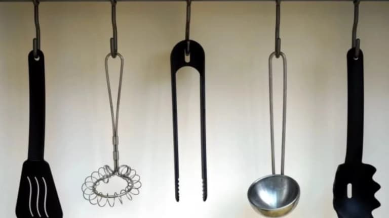 Are black plastic utensils a threat to health?