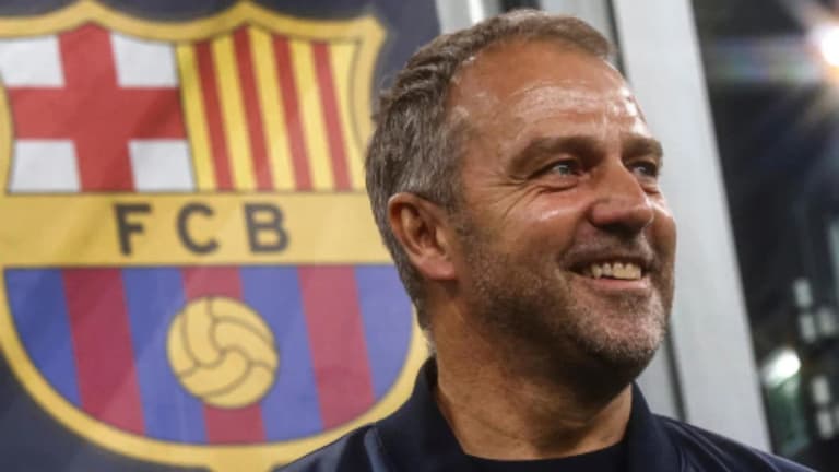Flick, Barcelona’nın orta sahasına yeni oyuncu almayı düşünmüyor