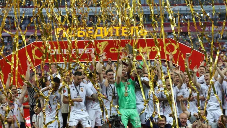 Fayzullaev, Kupa ve Süper Kupa kazanan ilk Özbek futbolcu oldu