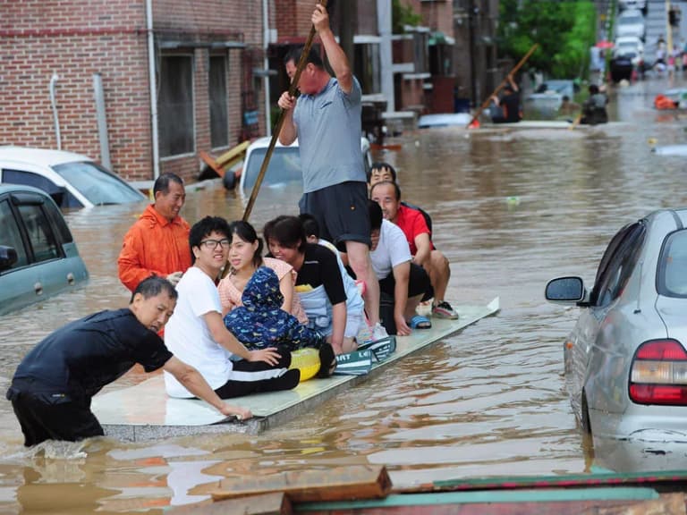 Heavy rains in South Korea cause death toll to rise