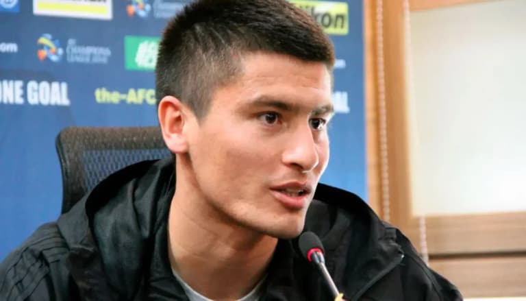 Odil Hamrobekov to continue his career with Iran’s champion club
