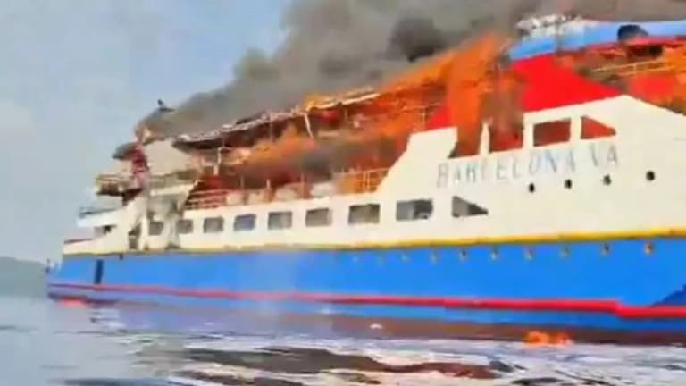 Tragedy at sea: ferry fire in Indonesia claimed lives (video)