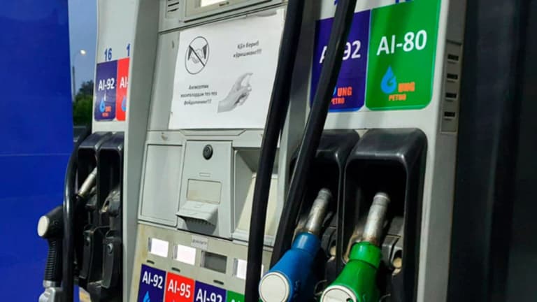 AI-80 Benzin 10 Milyonu Aştı — Fiyat Rekoru Kırıldı
