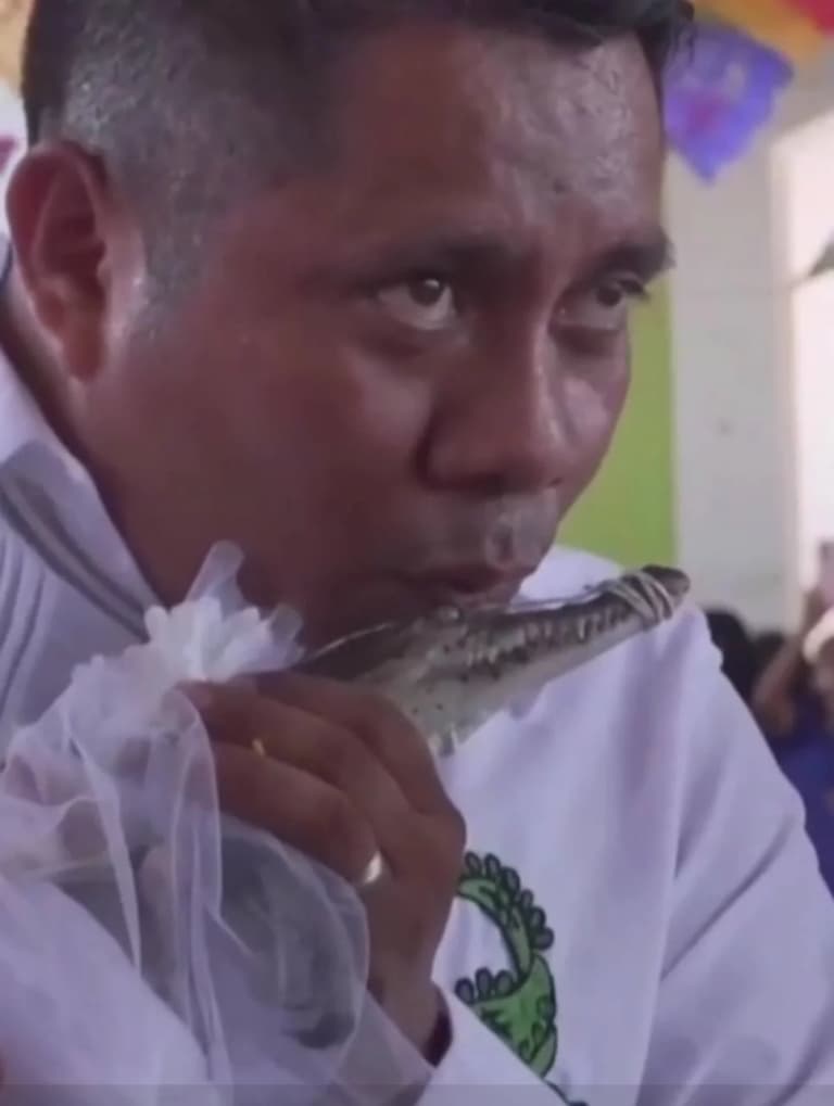 Mexican mayor marries reptile