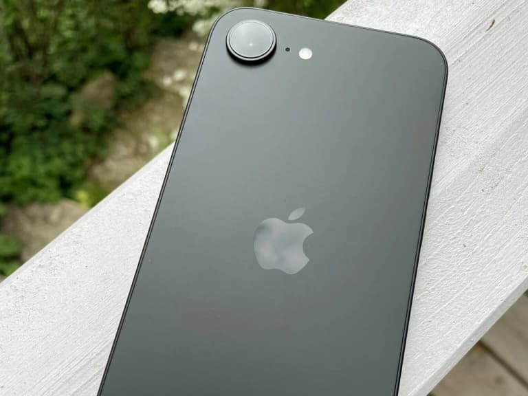 iPhone 17e uchun sana ma’lum: Apple'dan yangi OLED smartfon