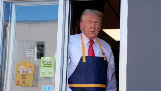 Трамп McDonaldʼsда ишлаб, Меҳнат куни байрамини нишонлади