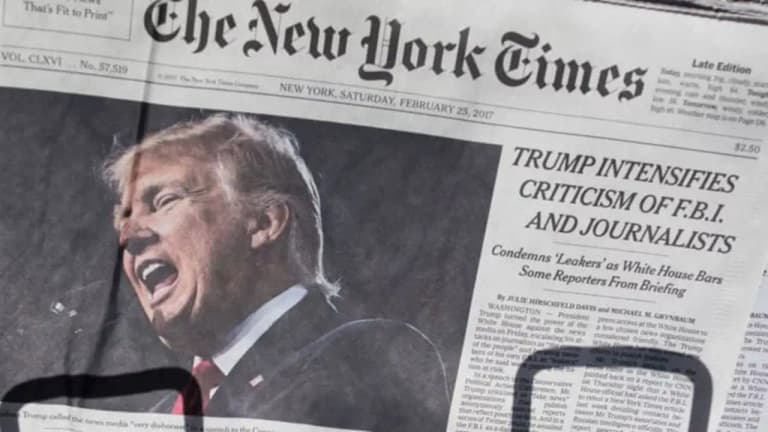 Трамп 15 миллиард доллар даъво билан The New York Times газетасига ҳужум қилди