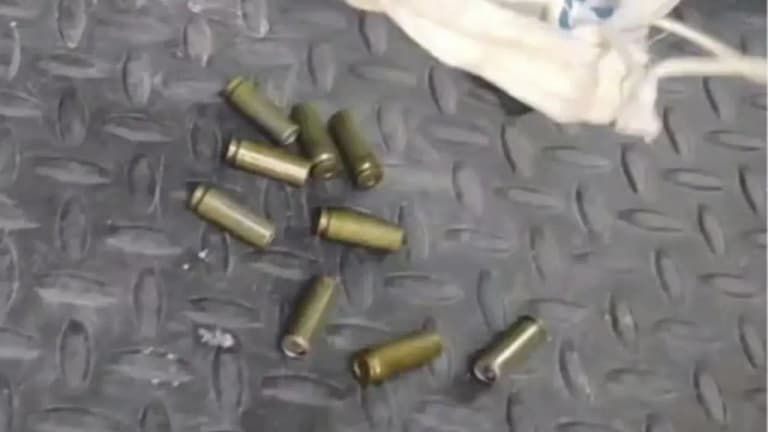 Чегара постида фуқаро автомобилидан 11 ўқ топилди