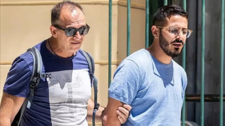 Грузияда машҳур “Тиндер фирибгар” қўлга олинди