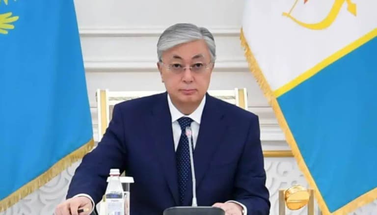 Тўқаев жаҳон чемпионатида зафар қозонган боксчиларни табриклади
