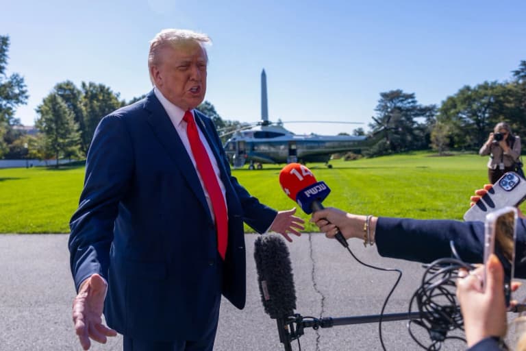 Трамп шатдаун аясында жаппай жұмыстан шығару басталғанын жариялады