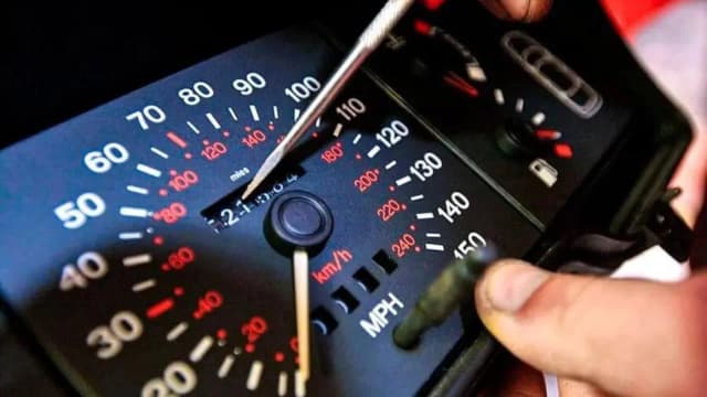 Сатып алушыға хабарламай өзгертілген одометрлерді сатқандар айыппұл төлейді