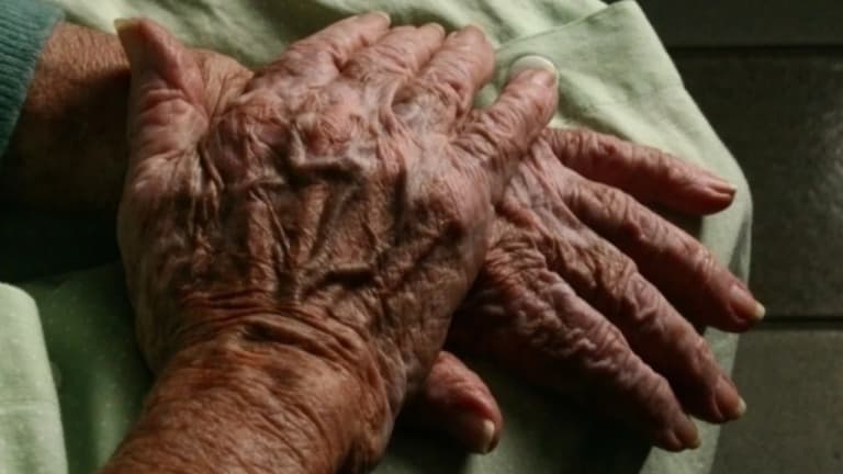 Нега баъзи одамлар тез қарийди? Жавоб — ўсмирликдаги агрессияда