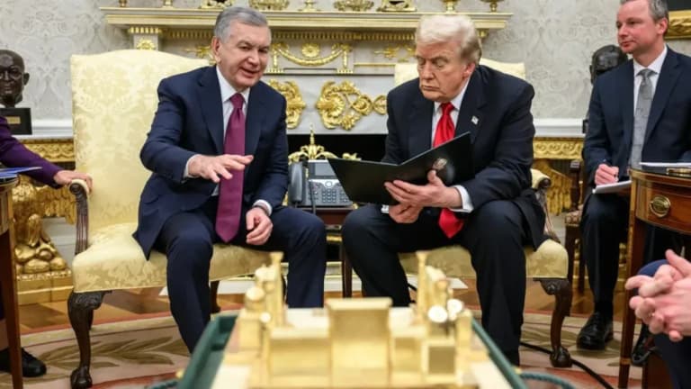 Шавкат Мирзияев Дональд Трампқа екі сыйлық берді, олар не еді?