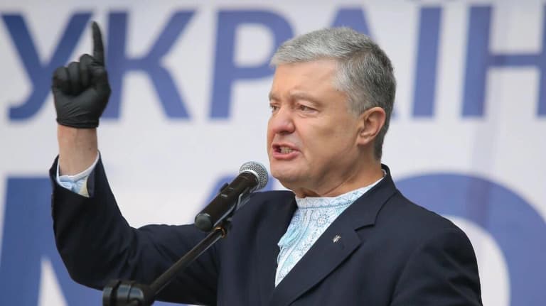 Порошенко Энергоатом можаросидан сўнг ҳукуматни тўлиқ истеъфога чақирди