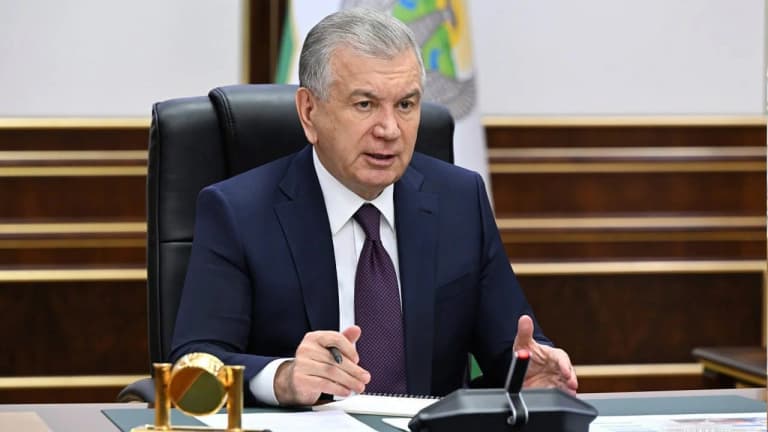 Шавкат Мирзияев Конституция күні қарсаңында 615 адамды кешірді