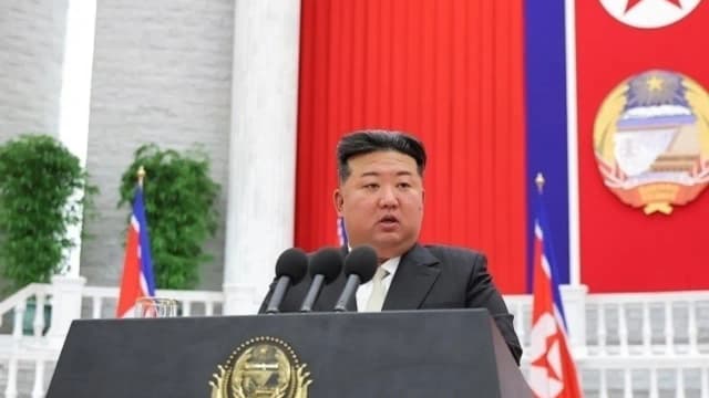 Kim Chen In yadroviy arsenalni kengaytirishga qat’iy kirishishini aytdi