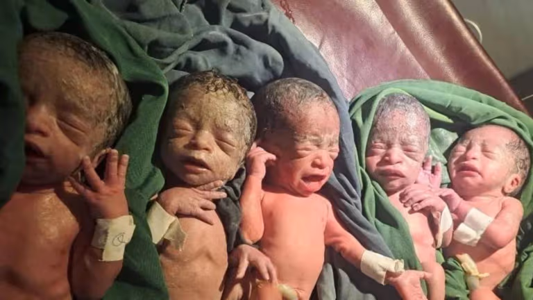 12 yıllık bekleyişin ardından kadın beşiz bebek dünyaya getirdi