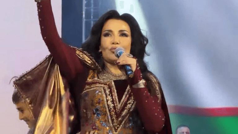 O‘zbek to‘marisi Hosila Rahimova 10 yillik tanaffusdan so‘ng katta sahnaga qaytdi!