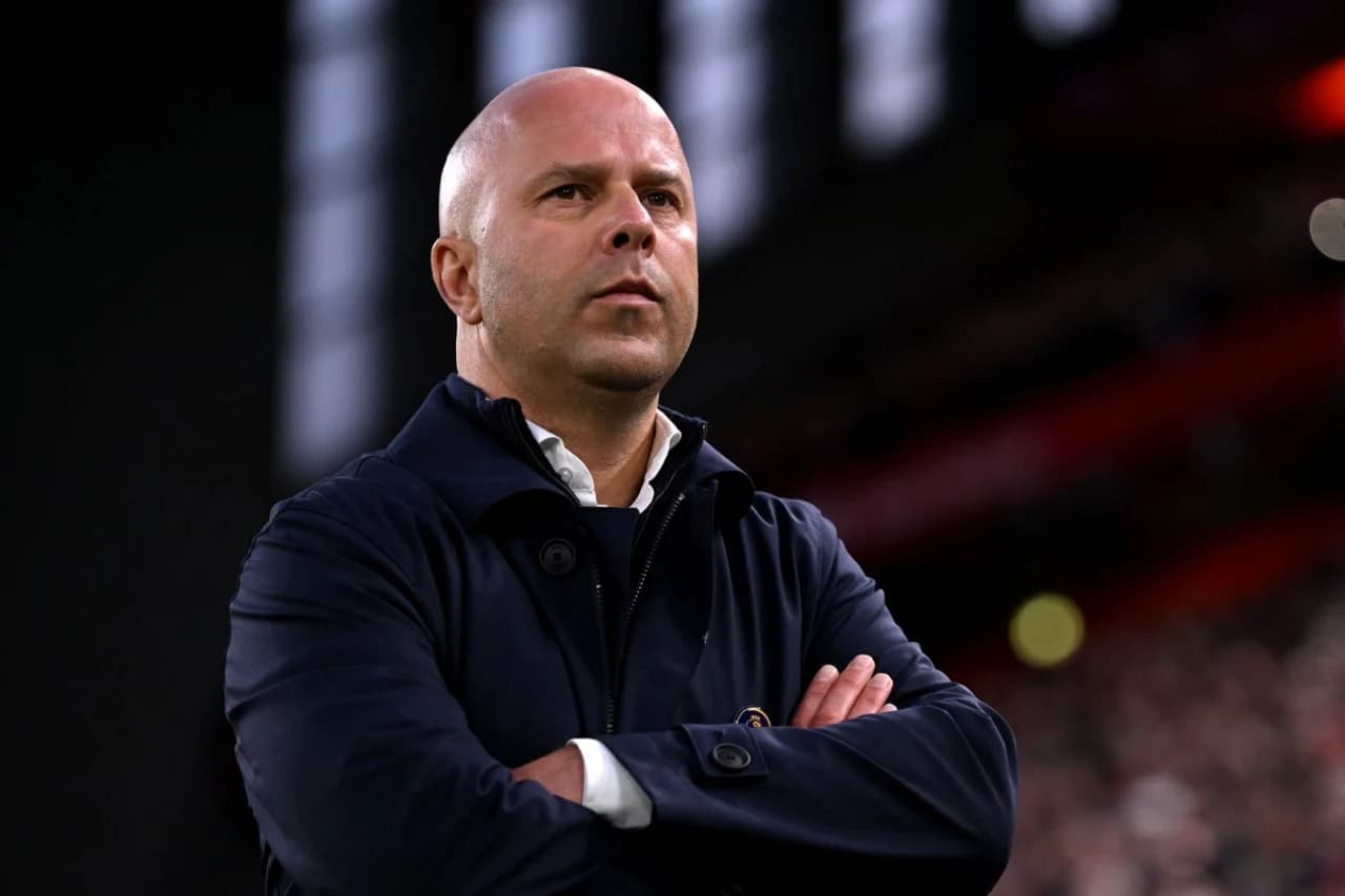 Arne Slot rejette l'offre de Fulham