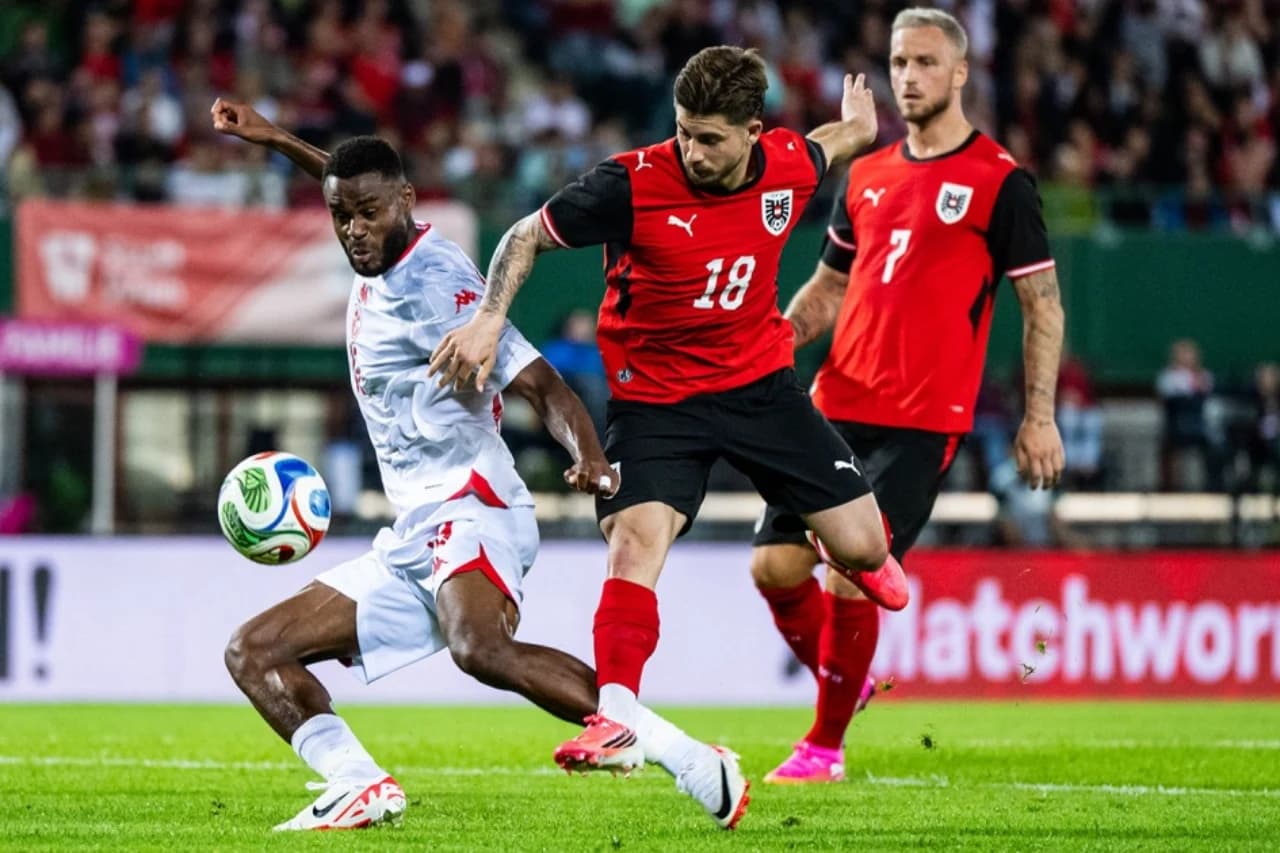 Austria vence a Túnez a pesar de jugar con diez hombres
