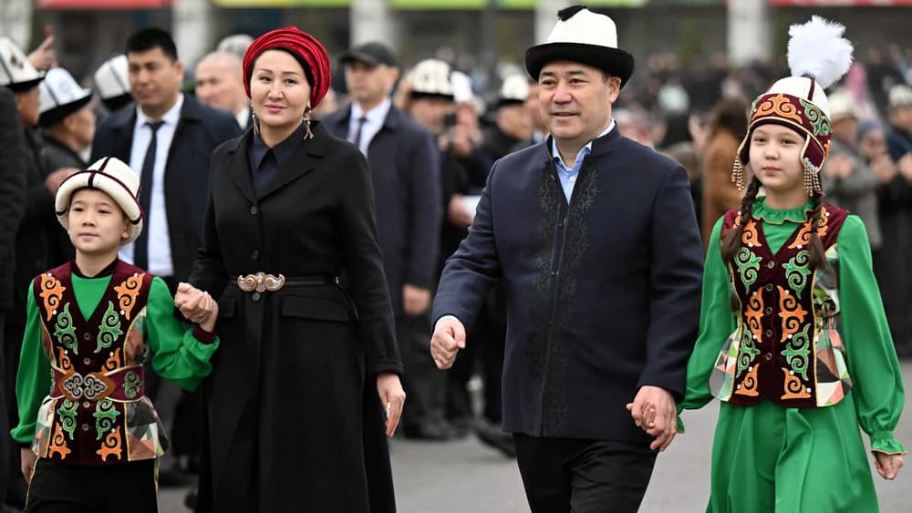 Sadir Japarov rafiqasi bilan Navro‘z bayramida ishtirok etdi (foto)