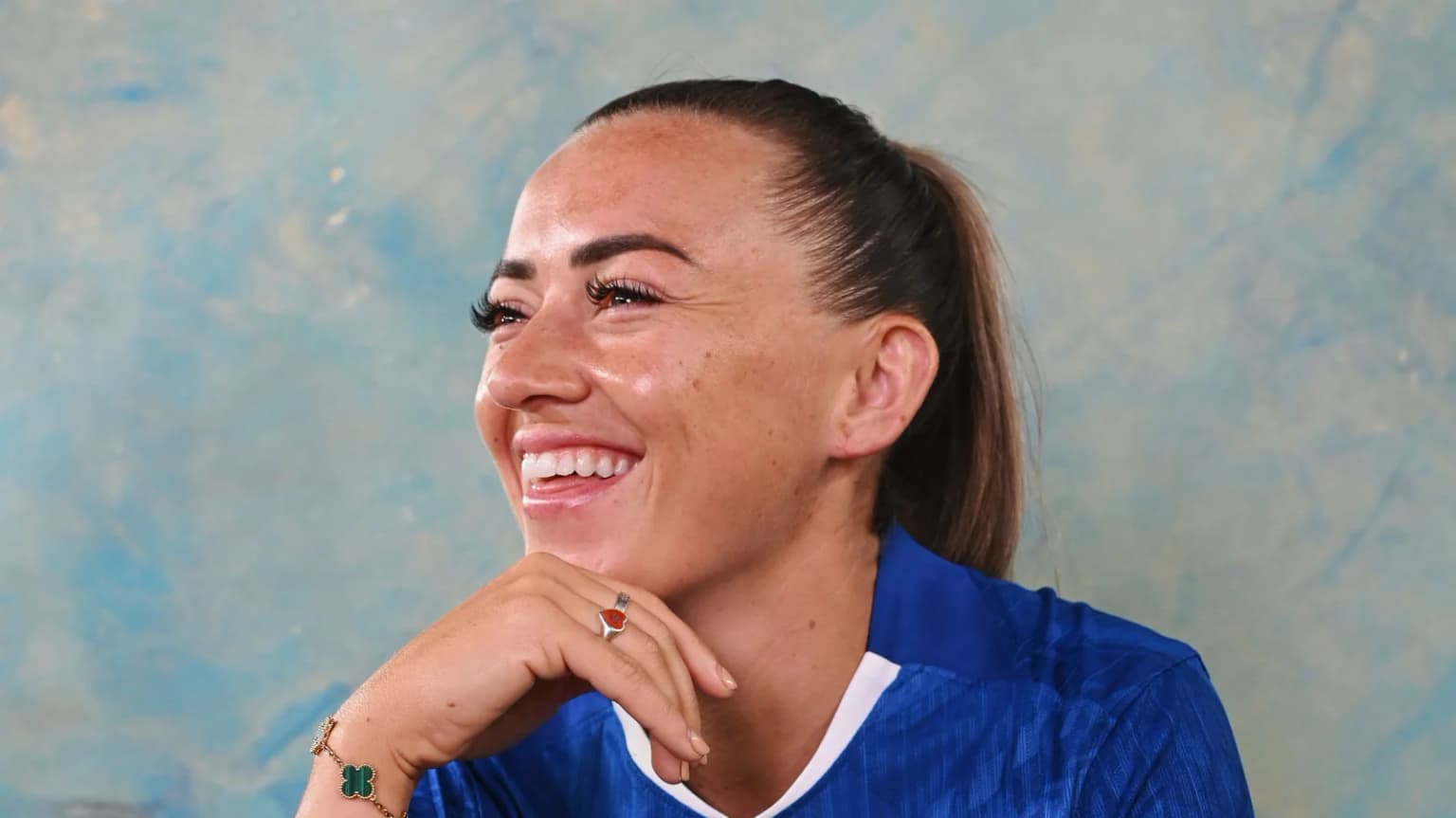 Katie McCabe, Chelsea'ye serbest oyuncu olarak katıldı