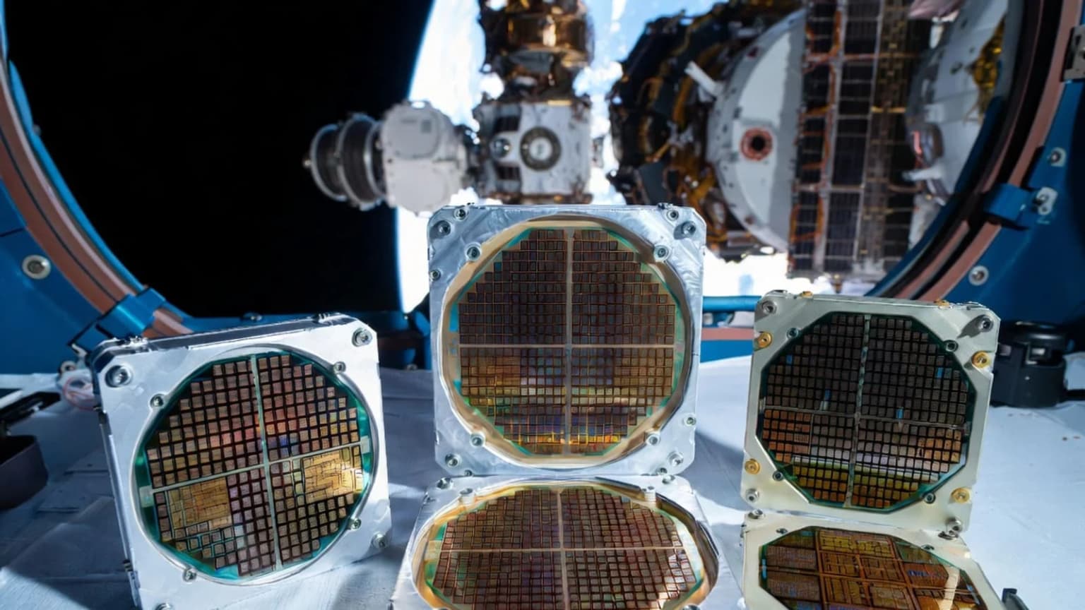 Semiconductores cultivados en el espacio regresarán a la Tierra en 2026