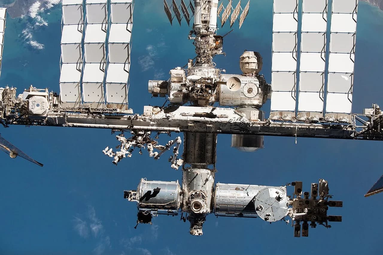 NASA astronotları sızıntı nedeniyle SpaceX Dragon'a sığındı
