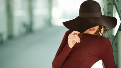 Сиз мени шунчаки унутолмайсиз, Чиқара олмайсиз хаёлингиздан. Ҳали кўп эслайсиз кулишларимни, …