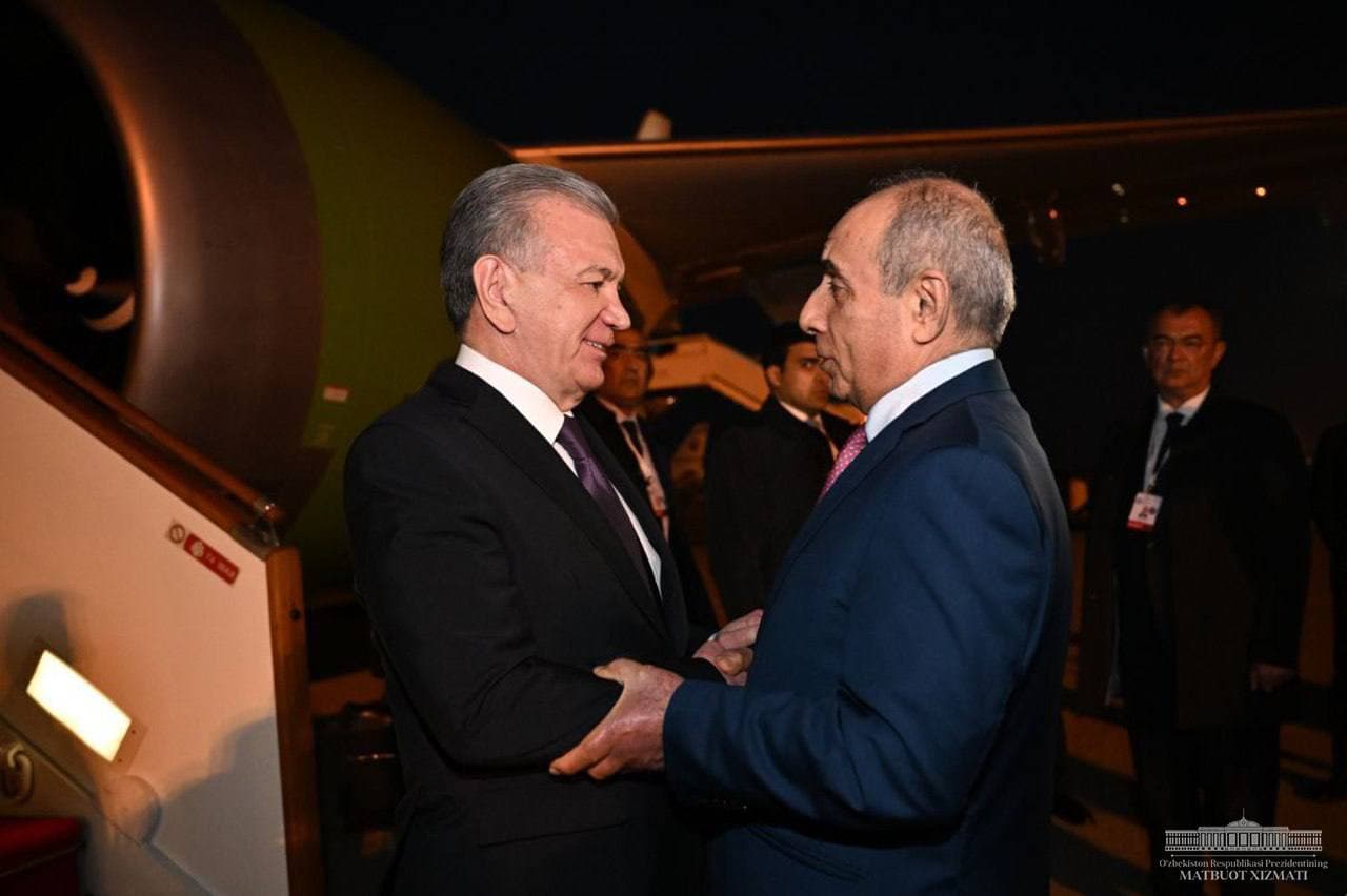 Shavkat Mirziyoyev amaliy tashrif bilan Ozaybayjonga bordi