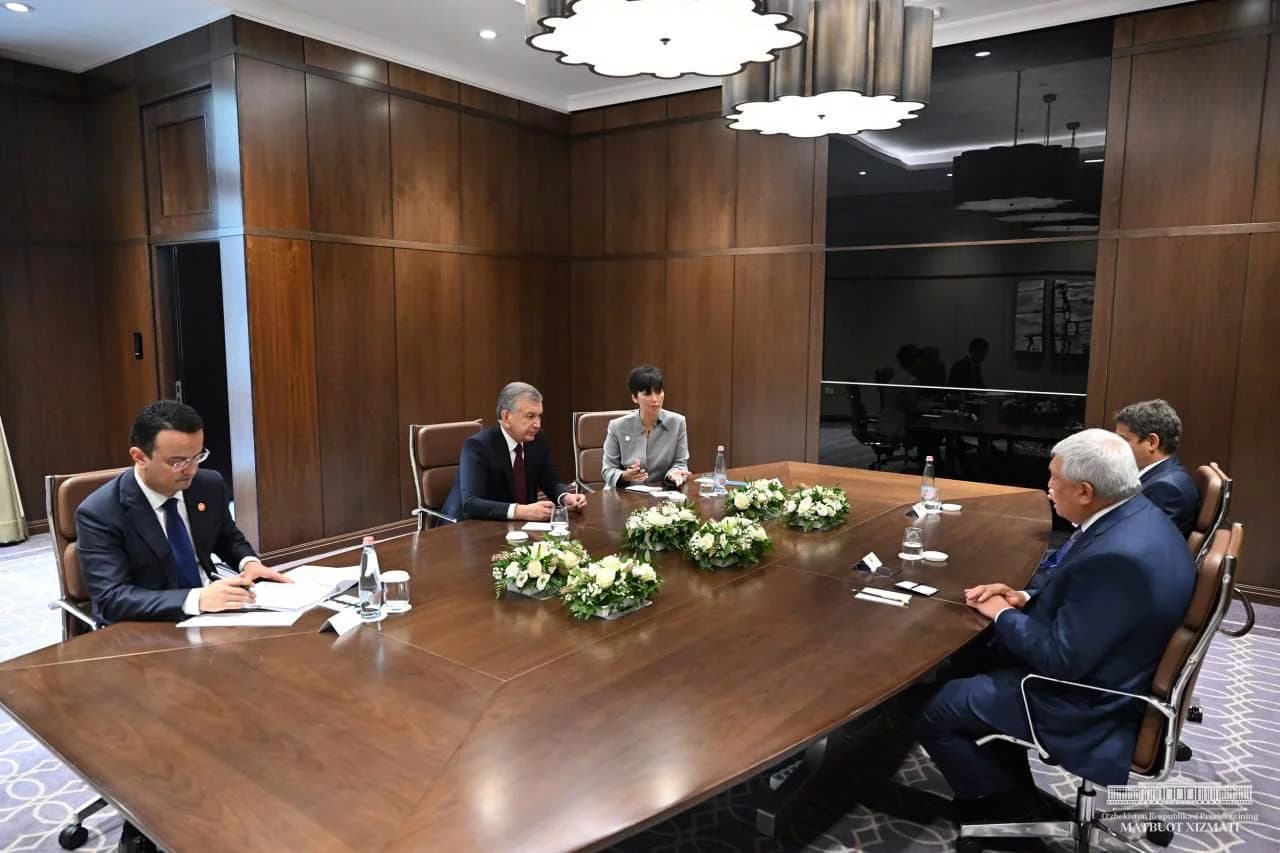 Shavkat Mirziyoyev Budapeshtda Yevropaning yetakchi banki rahbarini qabul qildi