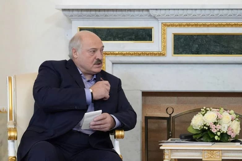 Lukashenko ukrain jurnalistga urush va Putin bilan urushdan oldingi suhbat haqida nimalar dedi?