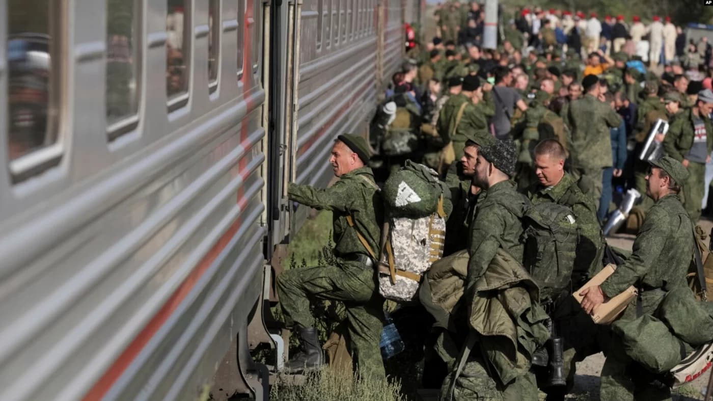 Britaniya razvedkasi: Rossiya Markaziy Osiyodan kelgan migrantlarni urushga jalb qilmoqda