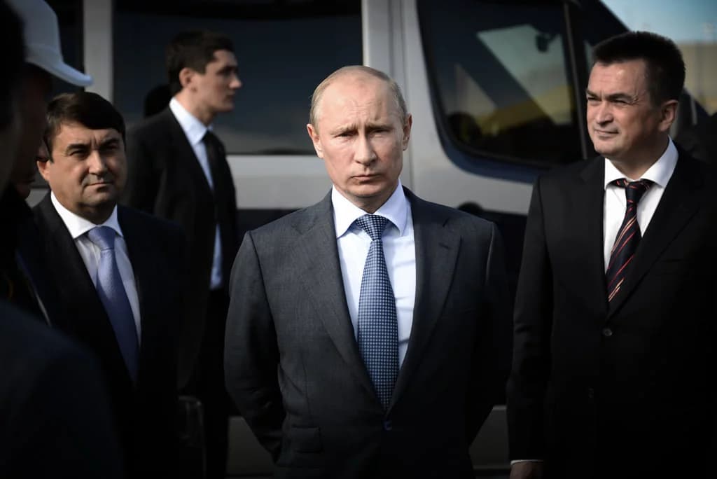 Siyosatchi: “Putin atrofidagilar bosib olingan hududlardan qo‘shinlarni olib chiqishni o‘ylamoqda”