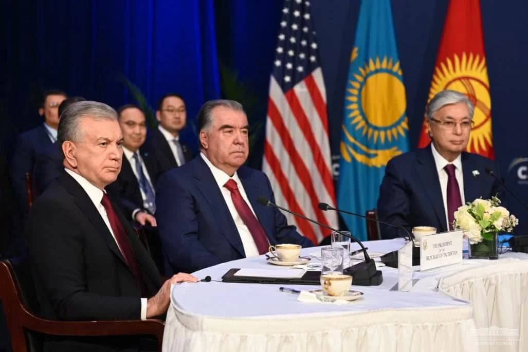 Forbes: Shavkat Mirziyoyev Markaziy Osiyoda yetakchilikning yangi standartlarini o‘rnatyapti