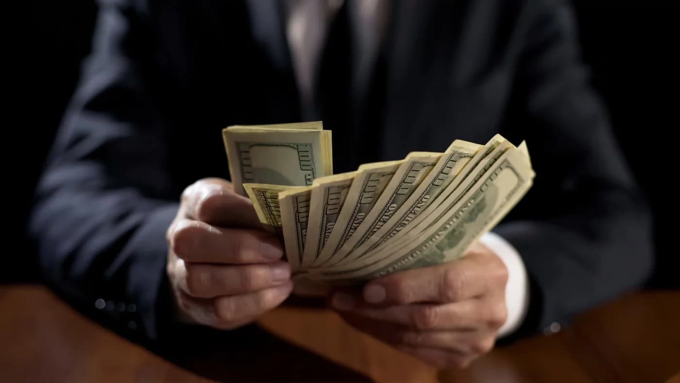 Putin bosimi ostida rossiyalik biznesmenlar Yevropadan taxminan 50 milliard dollarlik aktivlarini olib chiqib ketishdi