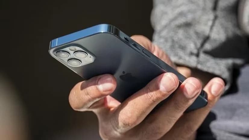 Xitoylik amaldorlarga ish joyida iPhone'dan foydalanish taqiqlandi