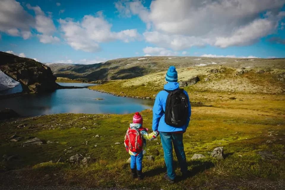 Norvegiyaliklar siri: tabiat bag‘rida bo‘lish qanday qilib salomatlik va baxtga olib boradi?