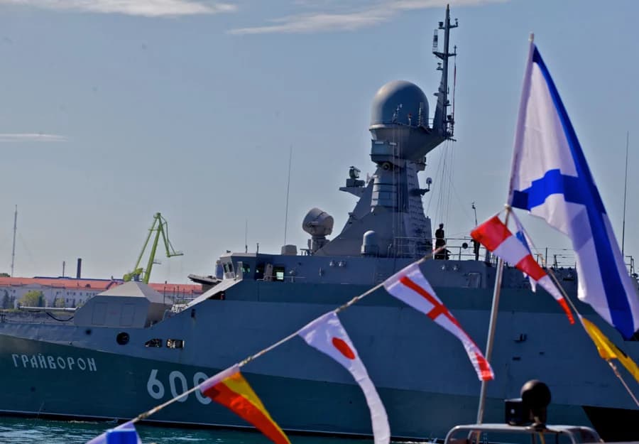 Frontdagi vaziyat: Qora dengiz floti ko‘chirilishi va qiyin ahvolga tushib qolgan Ukraina armiyasi