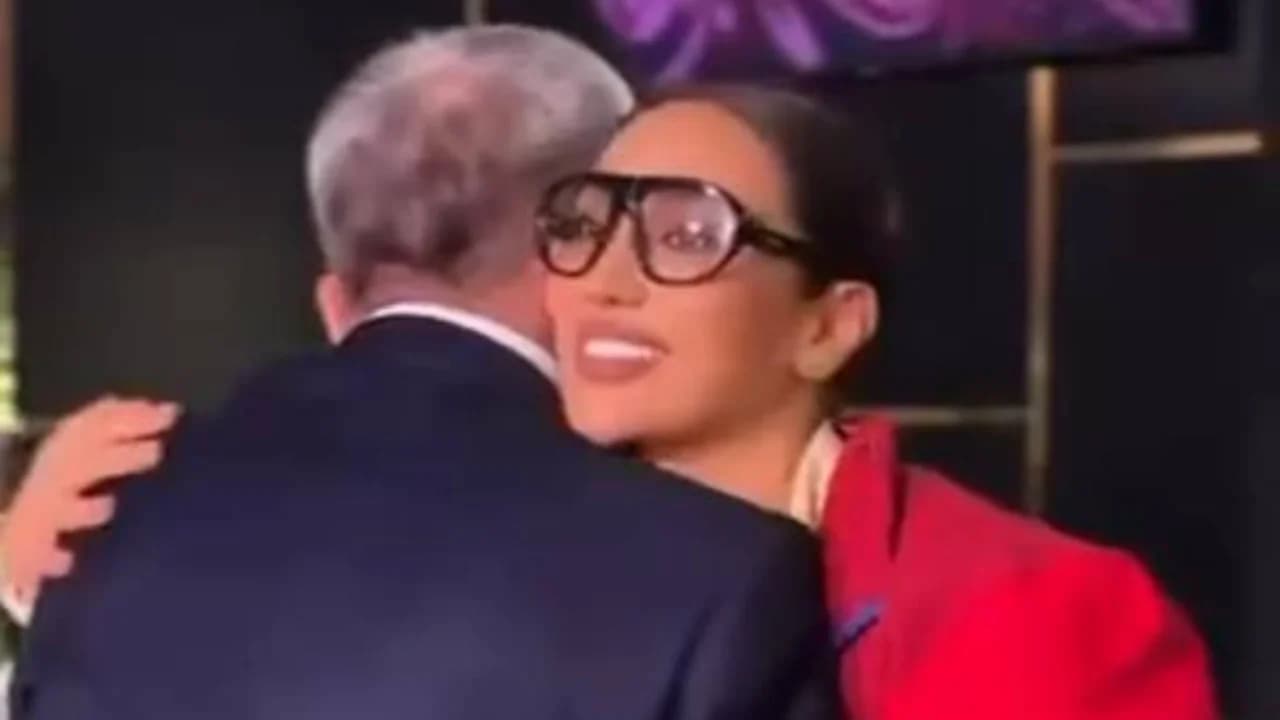 Munisa Rizayeva собрала всех за одним столом в честь дня рождения отца