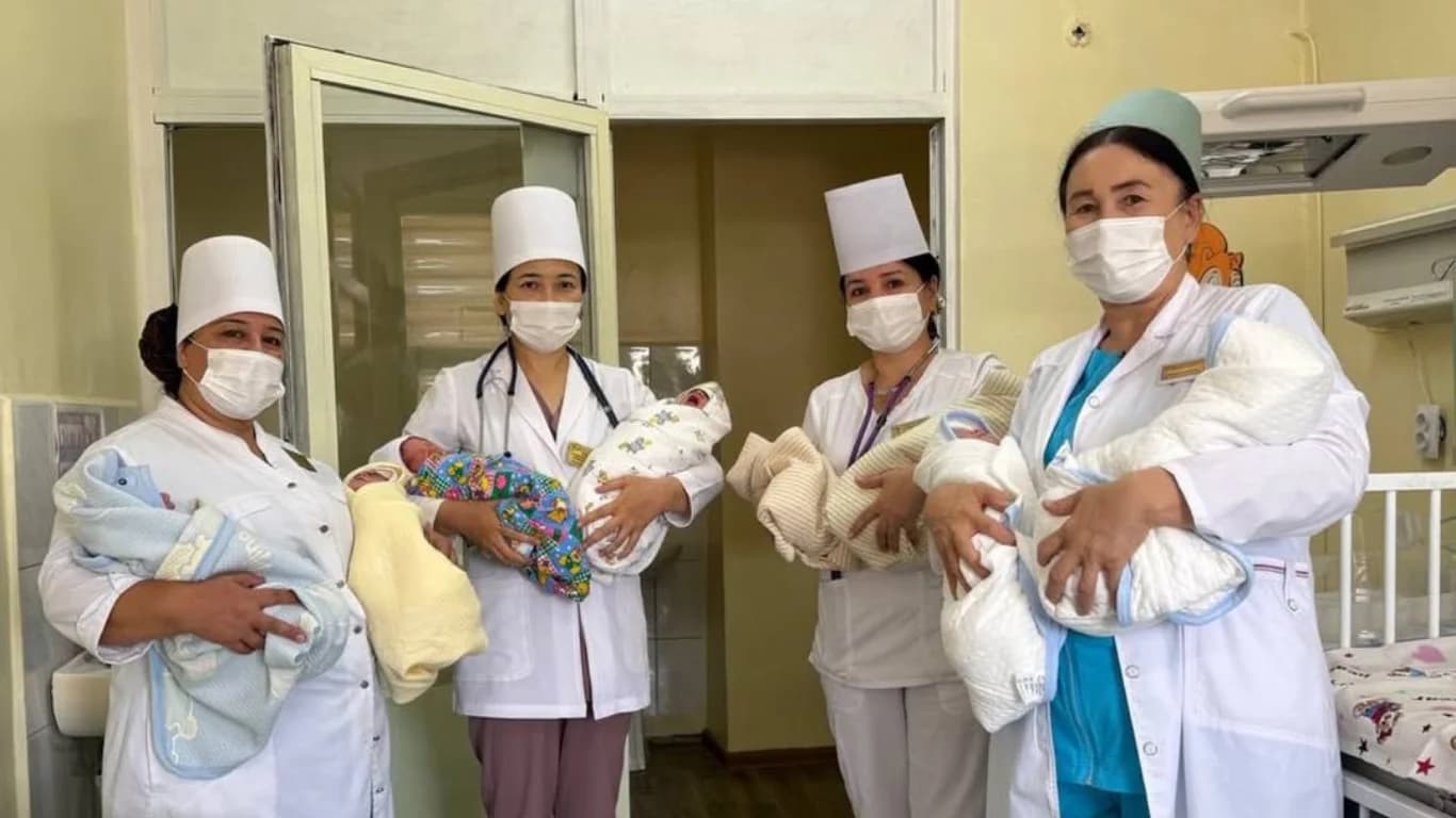Zarafshonda quvonchli voqea: bir kunda 4 nafar ayol egizak farzandli bo‘ldi