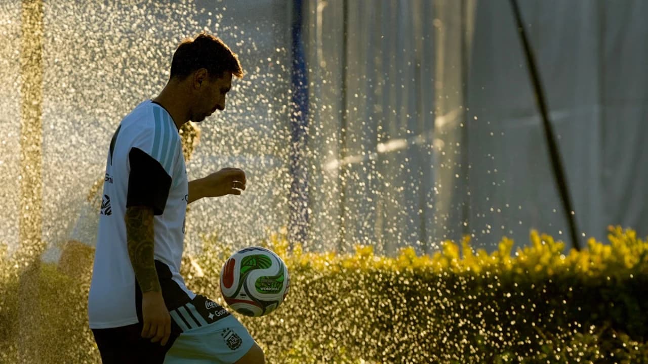 Lionel  Messi rasman milliarder futbolchilar safiga qo‘shildi