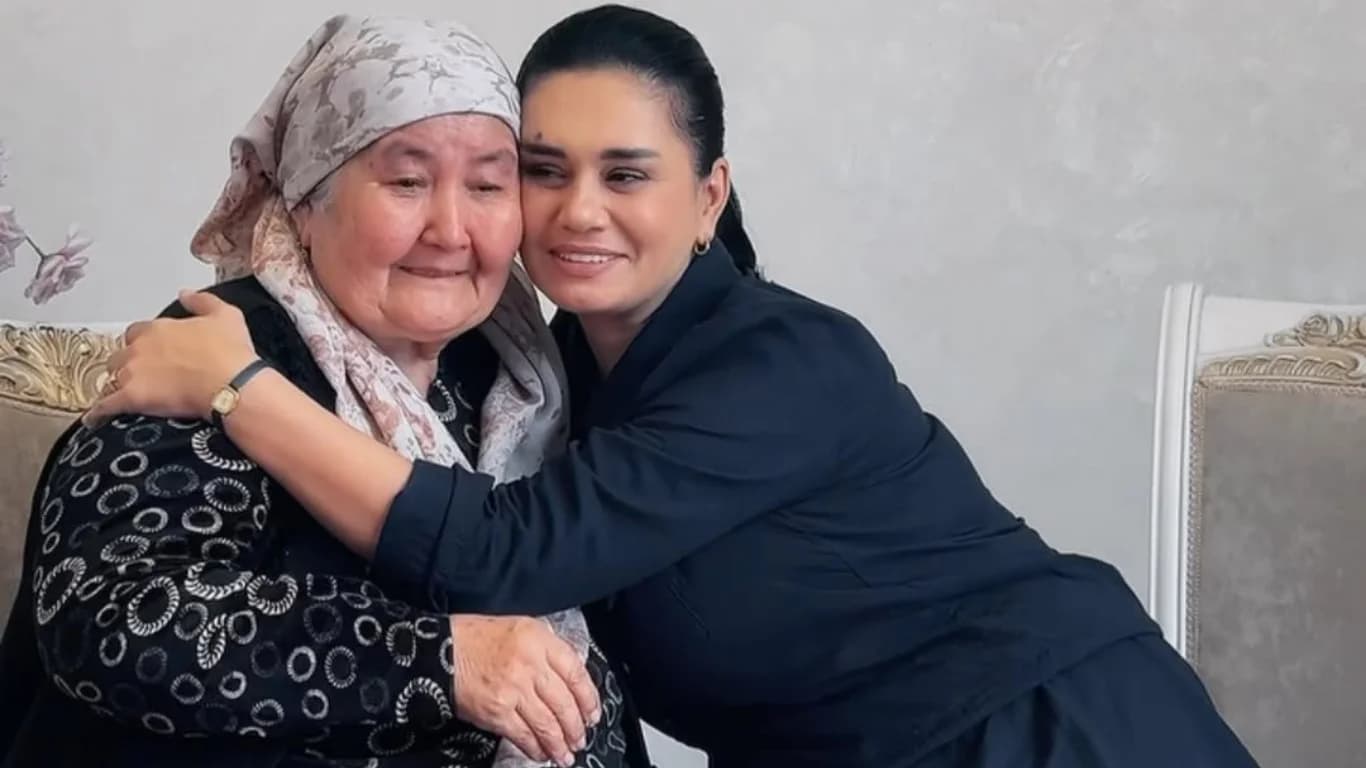 Kutilmagan uchrashuv: Nargiza Abdullayeva onaxon ko‘ziga yosh keltirdi