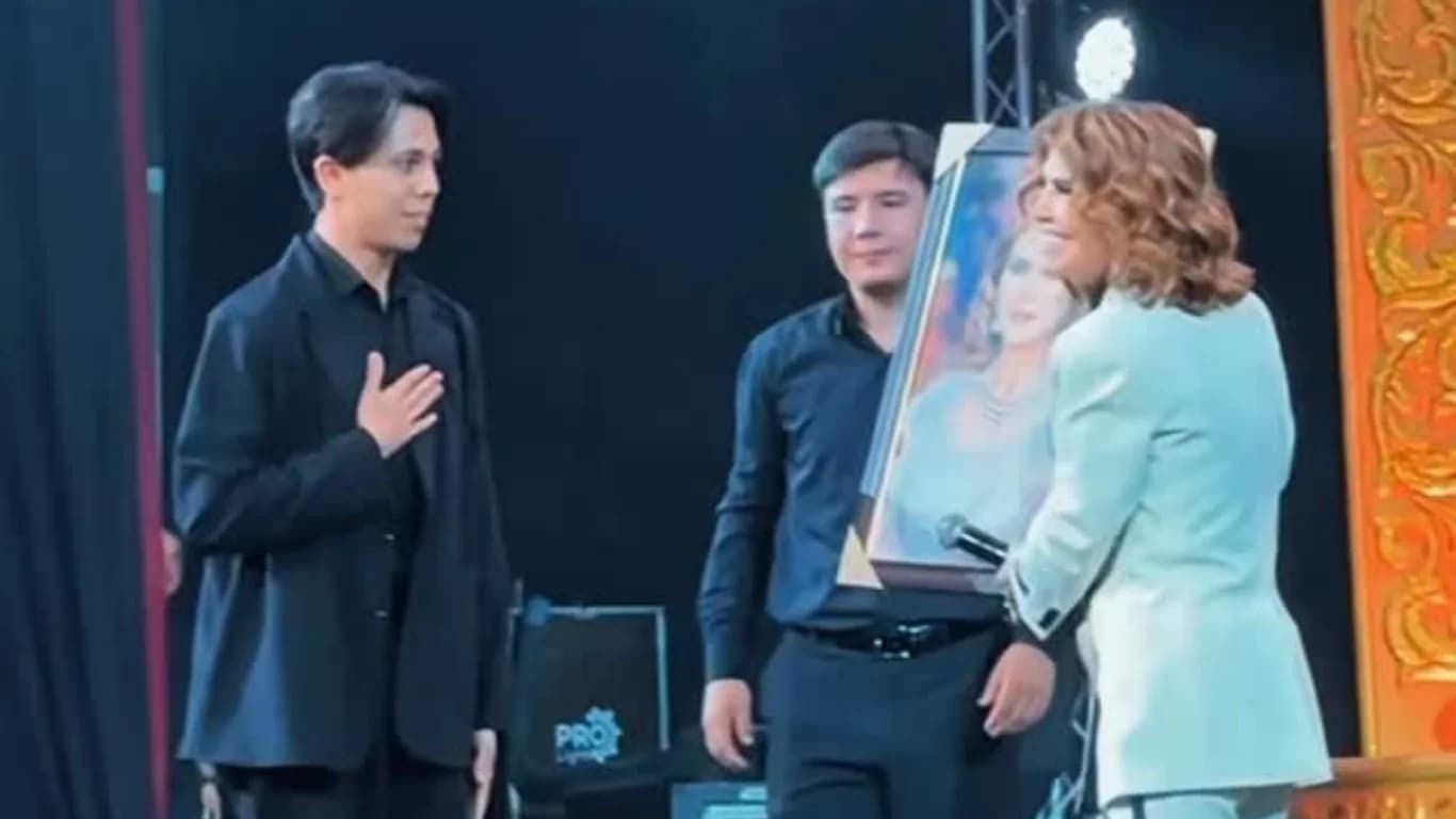 Ozoda Nursaidovaga muxlisi tomonidan noodatiy sovg‘a taqdim etildi
