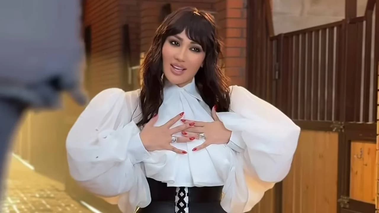 Munisa Rizayeva trendga aylanib ulgurgan "Bevafo" klipi bilan muxlislar e'tiborini tortdi!