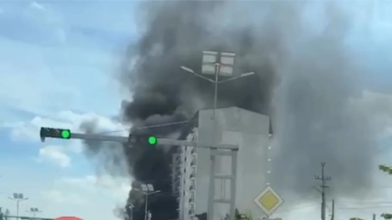 Fire breaks out at a building under construction in Keles