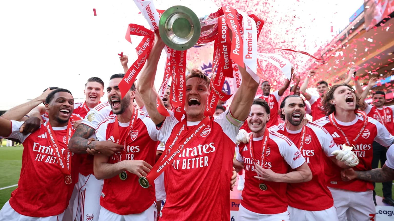 Arsenal стал чемпионом Английской Премьер-лиги спустя 22 года