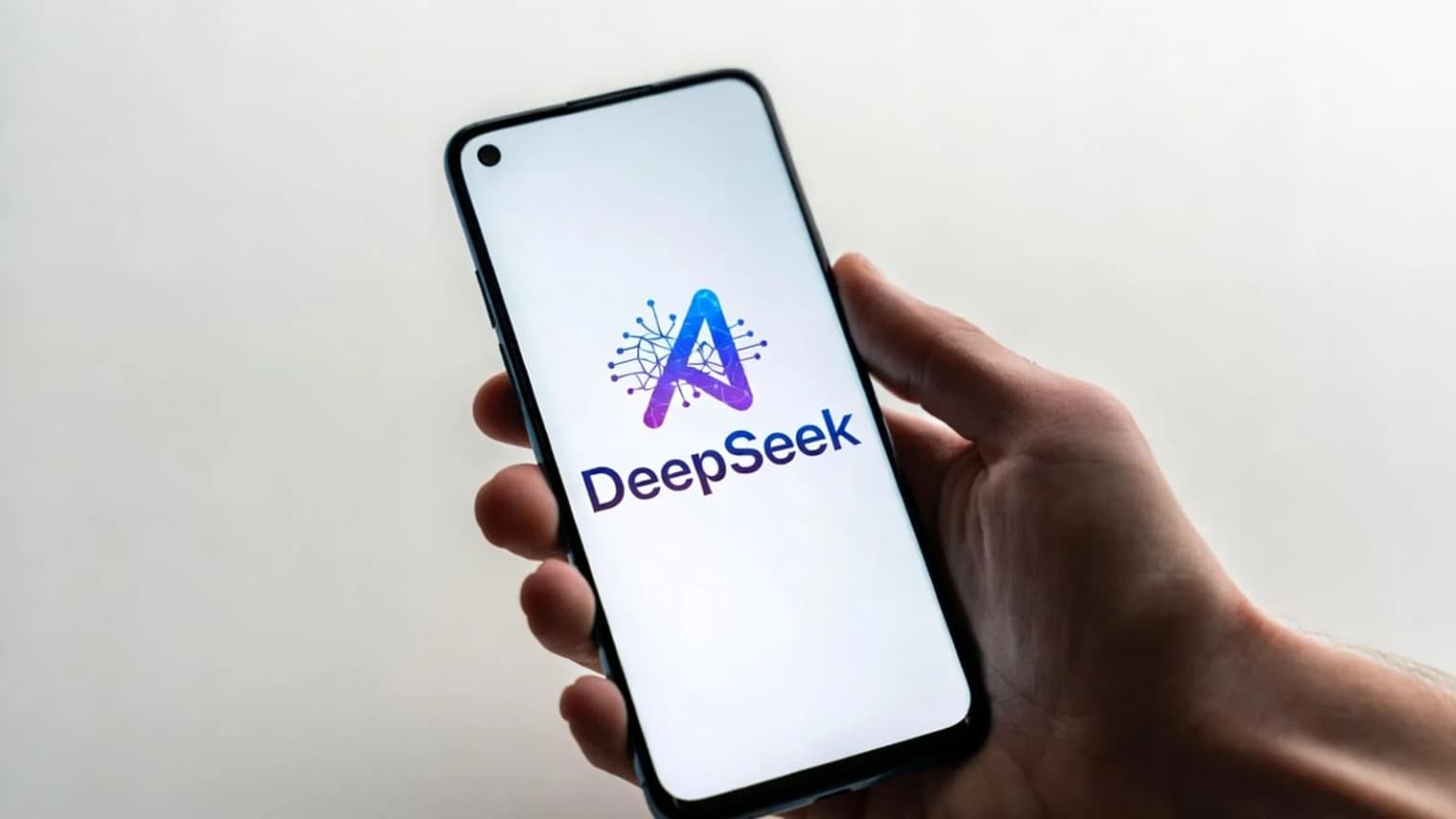 DeepSeek снова заработал в России без VPN